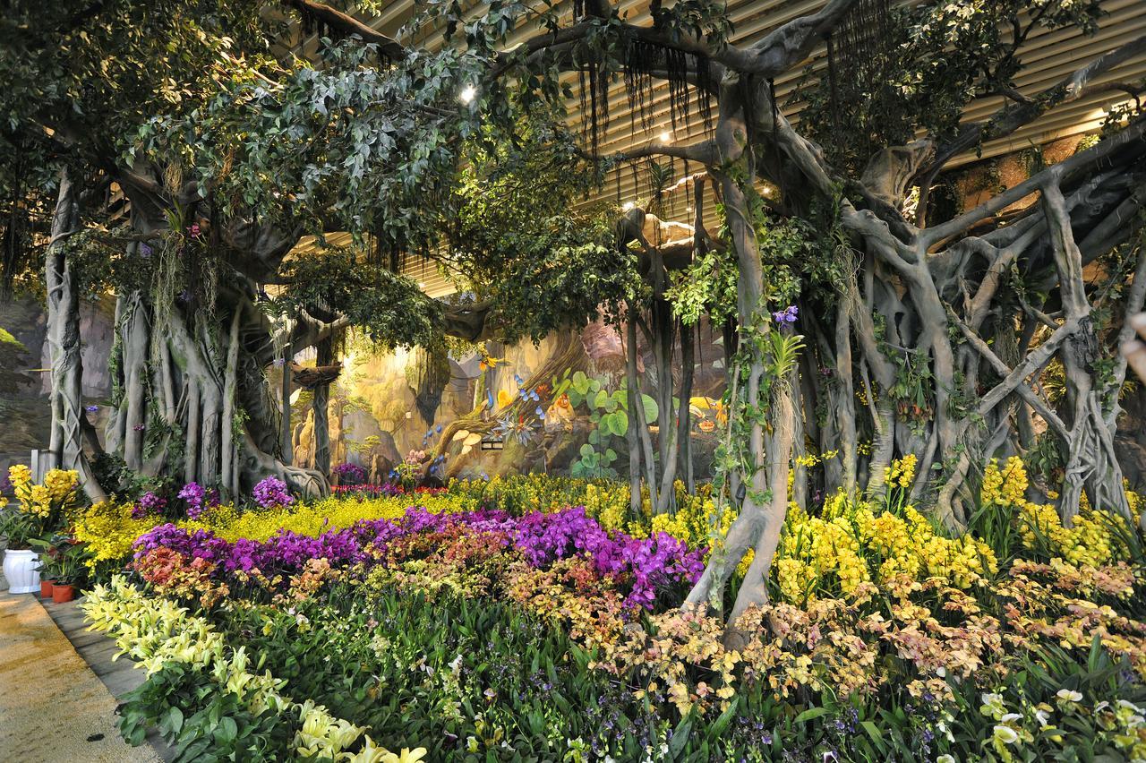 Howard Johnson Flower City Hotel Куньмин Экстерьер фото