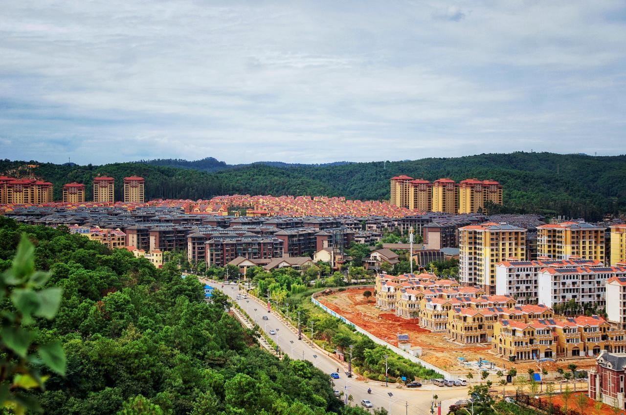 Howard Johnson Flower City Hotel Куньмин Экстерьер фото