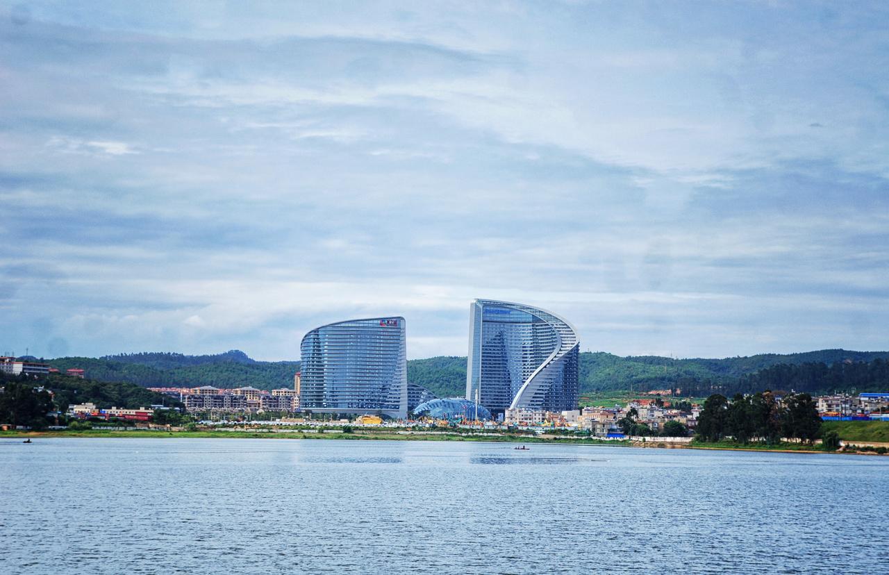 Howard Johnson Flower City Hotel Куньмин Экстерьер фото