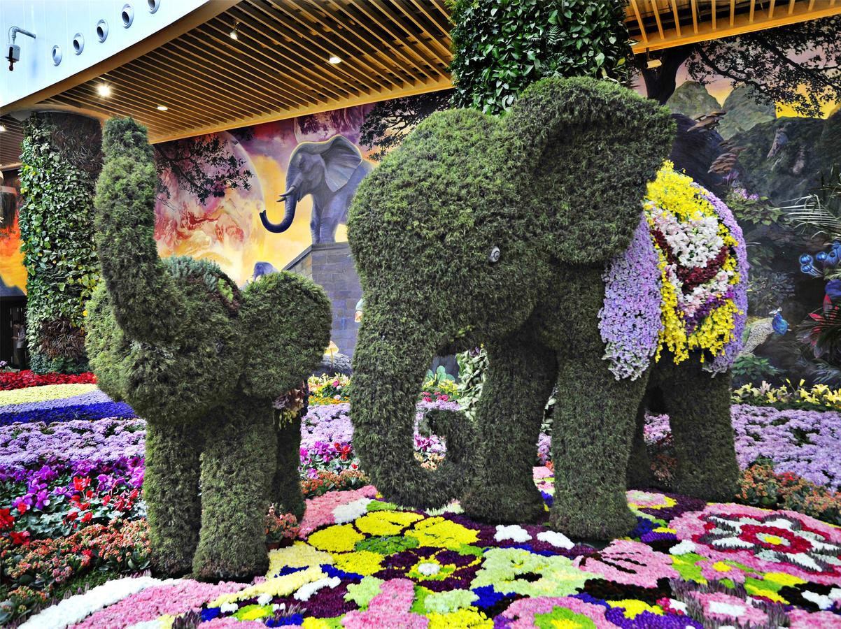Howard Johnson Flower City Hotel Куньмин Экстерьер фото