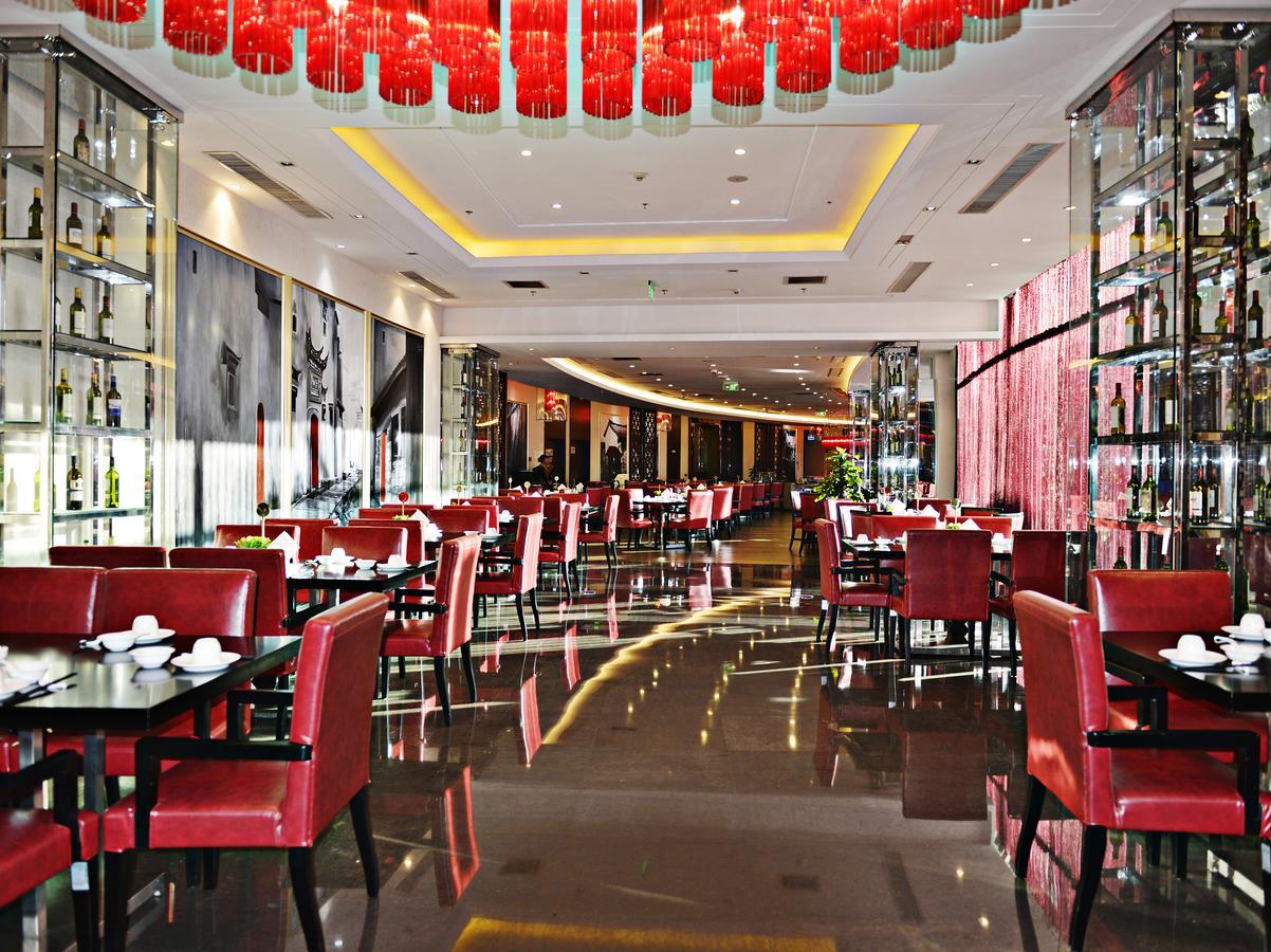 Howard Johnson Flower City Hotel Куньмин Экстерьер фото
