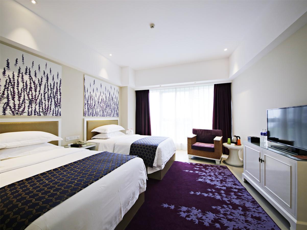 Howard Johnson Flower City Hotel Куньмин Экстерьер фото