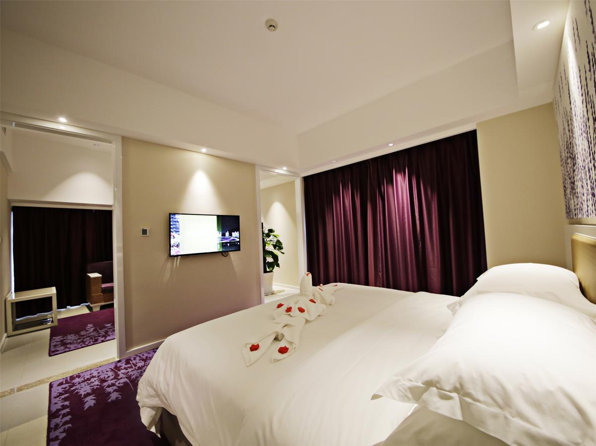 Howard Johnson Flower City Hotel Куньмин Экстерьер фото