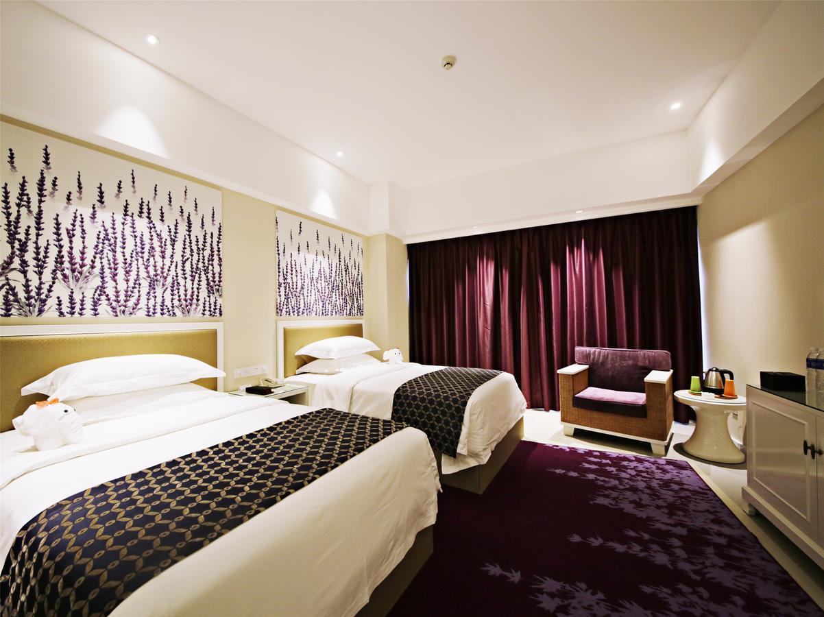 Howard Johnson Flower City Hotel Куньмин Экстерьер фото