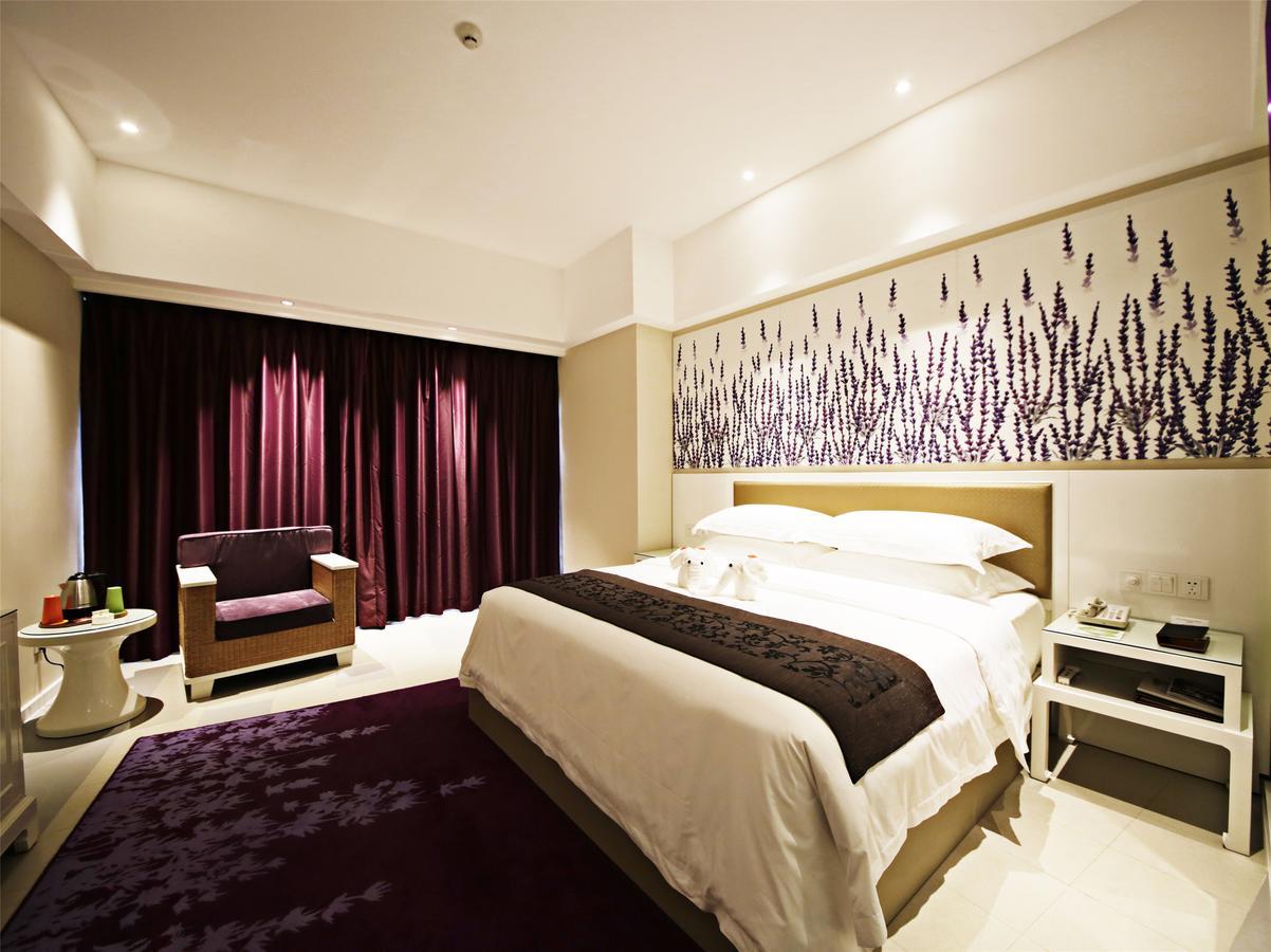 Howard Johnson Flower City Hotel Куньмин Экстерьер фото
