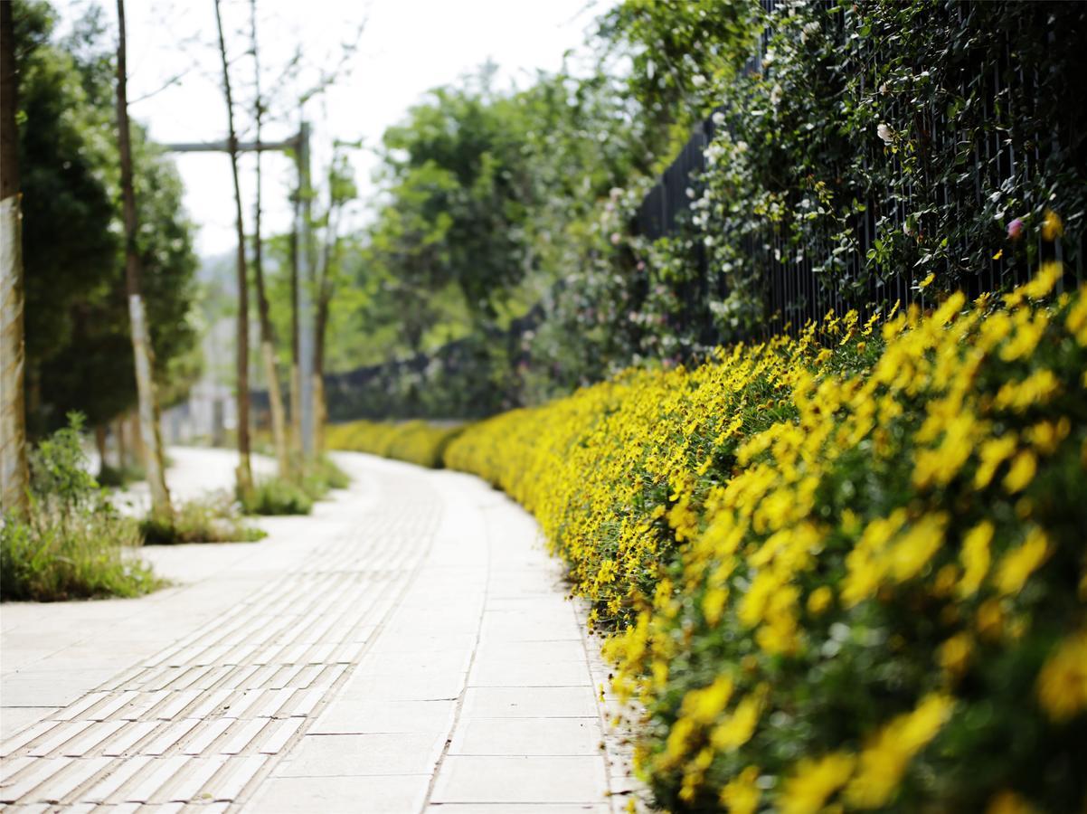 Howard Johnson Flower City Hotel Куньмин Экстерьер фото
